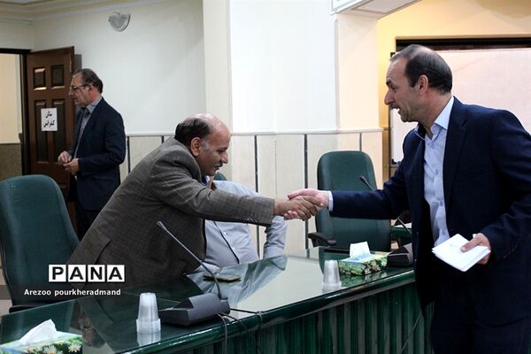 اولین نشست شورای دبیران دبیرستان پسرانه استعدادهای درخشان  شهید صدوقی دوره دوم ناحیه 2 یزد