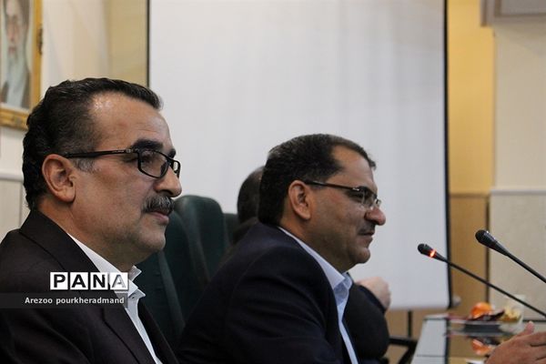 اولین نشست شورای دبیران دبیرستان پسرانه استعدادهای درخشان  شهید صدوقی دوره دوم ناحیه 2 یزد