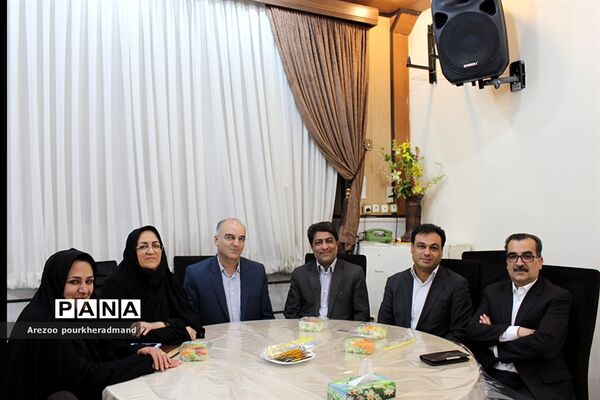 اولین نشست شورای دبیران دبیرستان پسرانه استعدادهای درخشان  شهید صدوقی دوره دوم ناحیه 2 یزد