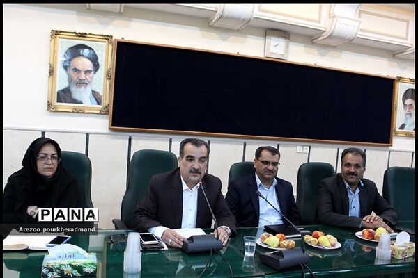 اولین نشست شورای دبیران دبیرستان پسرانه استعدادهای درخشان  شهید صدوقی دوره دوم ناحیه 2 یزد