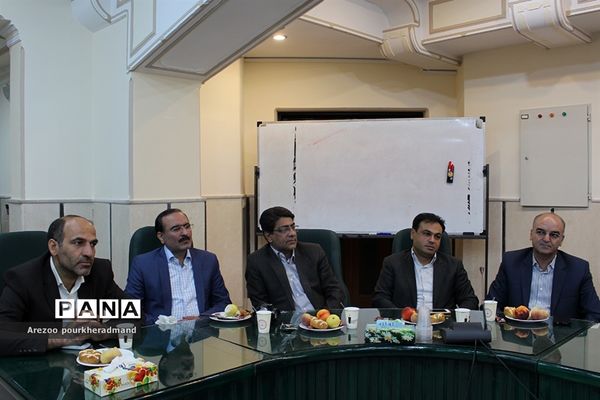 اولین نشست شورای دبیران دبیرستان پسرانه استعدادهای درخشان  شهید صدوقی دوره دوم ناحیه 2 یزد