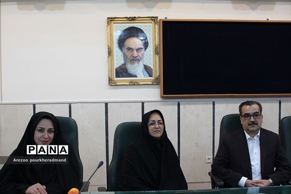اولین نشست شورای دبیران دبیرستان پسرانه استعدادهای درخشان  شهید صدوقی دوره دوم ناحیه 2 یزد