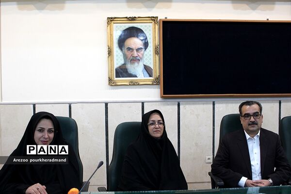 اولین نشست شورای دبیران دبیرستان پسرانه استعدادهای درخشان  شهید صدوقی دوره دوم ناحیه 2 یزد