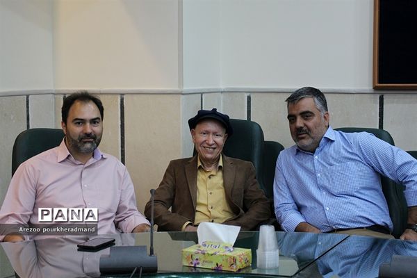 اولین نشست شورای دبیران دبیرستان پسرانه استعدادهای درخشان  شهید صدوقی دوره دوم ناحیه 2 یزد