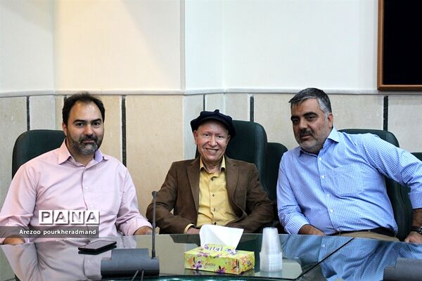اولین نشست شورای دبیران دبیرستان پسرانه استعدادهای درخشان  شهید صدوقی دوره دوم ناحیه 2 یزد