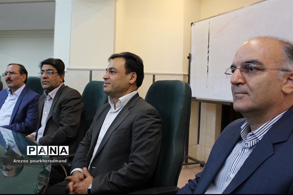 اولین نشست شورای دبیران دبیرستان پسرانه استعدادهای درخشان  شهید صدوقی دوره دوم ناحیه 2 یزد