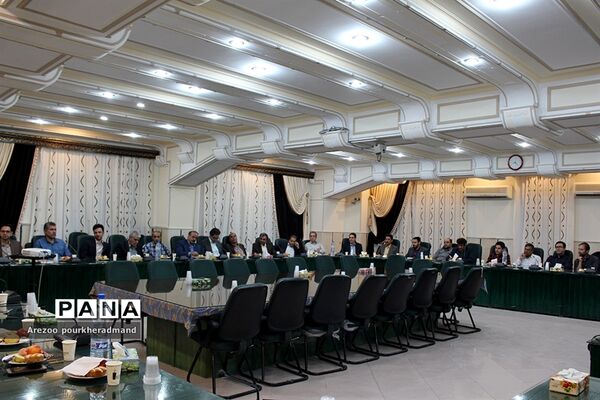 اولین نشست شورای دبیران دبیرستان پسرانه استعدادهای درخشان  شهید صدوقی دوره دوم ناحیه 2 یزد
