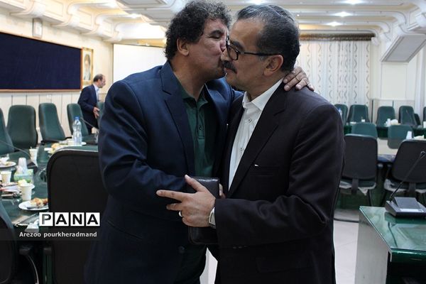 اولین نشست شورای دبیران دبیرستان پسرانه استعدادهای درخشان  شهید صدوقی دوره دوم ناحیه 2 یزد