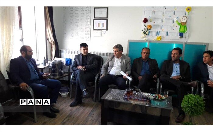 دانش آموز نیازمند کهگیلویه و بویراحمد چشم انتظار مهربانی هم نوعان خود هستند