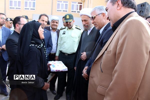 نواخته شدن زنگ آغاز سال تحصیلی در فارس