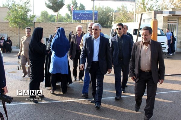 نواخته شدن زنگ آغاز سال تحصیلی در فارس