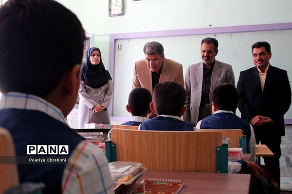 مراسم بازگشایی مدارس و نواختن زنگ مهر و مقاومت در شهرستان بیرجند