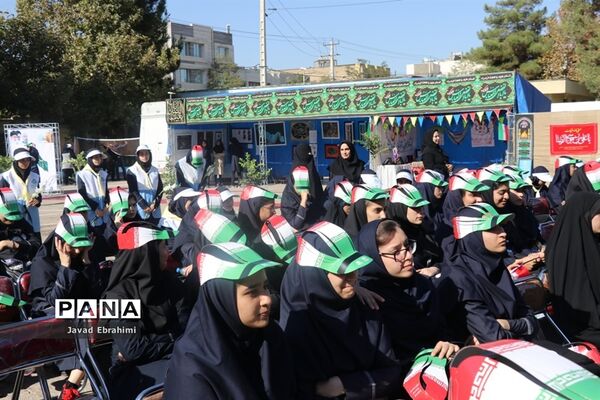 مراسم نواختن  زنگ  ایثار  و  مهر در دبیرستان هدی ناحیه شش مشهد