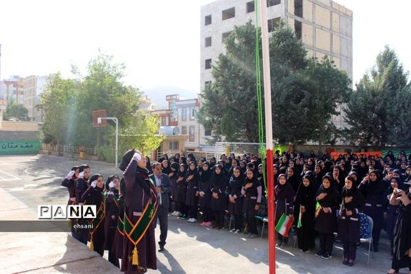 نواختن زنگ مهر و ایثار و مقاومت در مدارس کهگیلویه و بویراحمد ـ دبیرستان دخترانه شاهد یاسوج