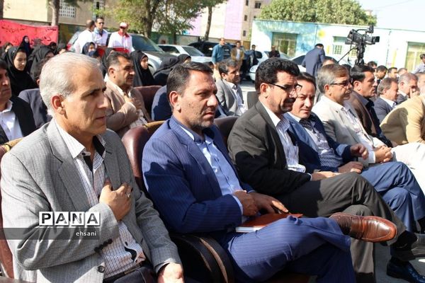 نواختن زنگ مهر و ایثار و مقاومت در مدارس کهگیلویه و بویراحمد ـ دبیرستان دخترانه شاهد یاسوج