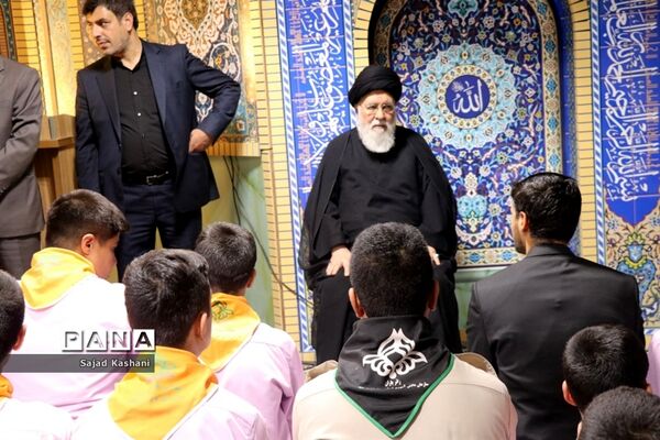 آیین نواختن زنگ اقامه نماز در دبیرستان هاشمی نژاد 4 مشهد