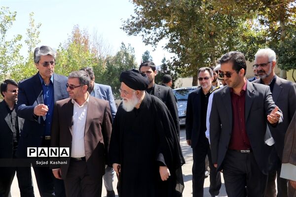 آیین نواختن زنگ اقامه نماز در دبیرستان هاشمی نژاد 4 مشهد