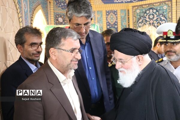 آیین نواختن زنگ اقامه نماز در دبیرستان هاشمی نژاد 4 مشهد