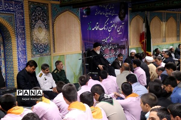 آیین نواختن زنگ اقامه نماز در دبیرستان هاشمی نژاد 4 مشهد