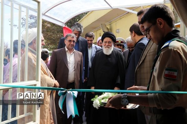آیین نواختن زنگ اقامه نماز در دبیرستان هاشمی نژاد 4 مشهد