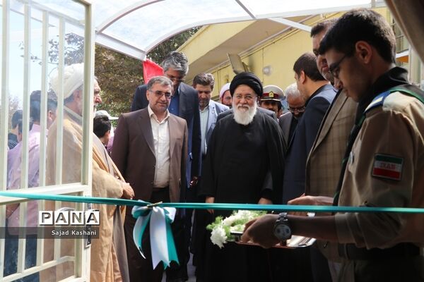 آیین نواختن زنگ اقامه نماز در دبیرستان هاشمی نژاد 4 مشهد