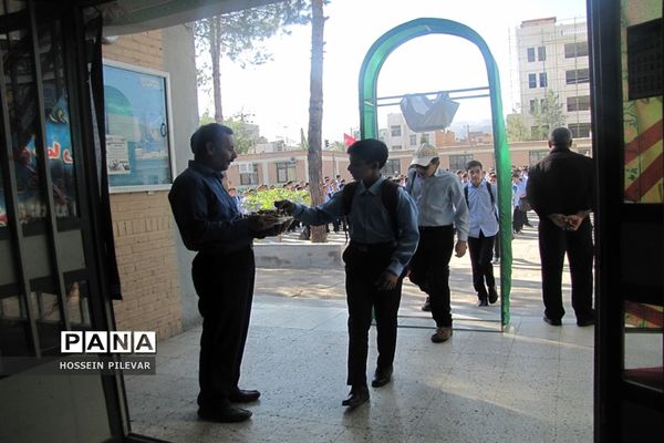 مراسم آغاز سال تحصیلی جدید در مدرسه نواب صفوی