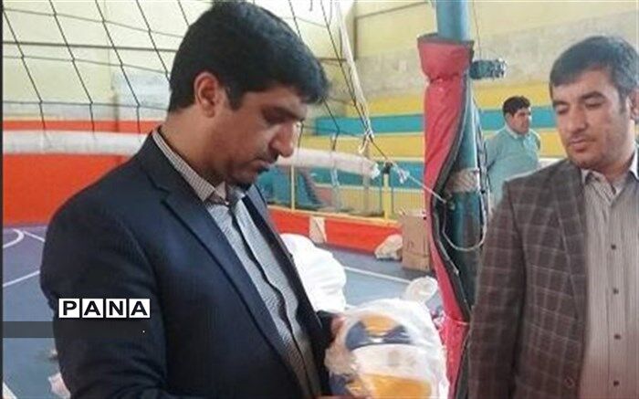 حدود یک میلیارد تجهیزات ورزشی در مدارس بجنورد توزیع می شود