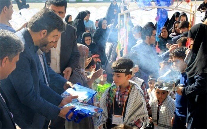 جشن شکوفه ها همزمان با سراسر کشور در ناحیه یک بهارستان برگزار شد