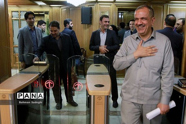 تقدیم برنامه پنج ساله سوم به شورای شهر