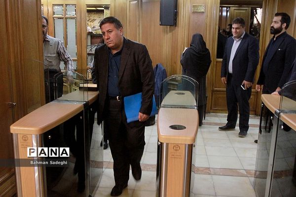 تقدیم برنامه پنج ساله سوم به شورای شهر