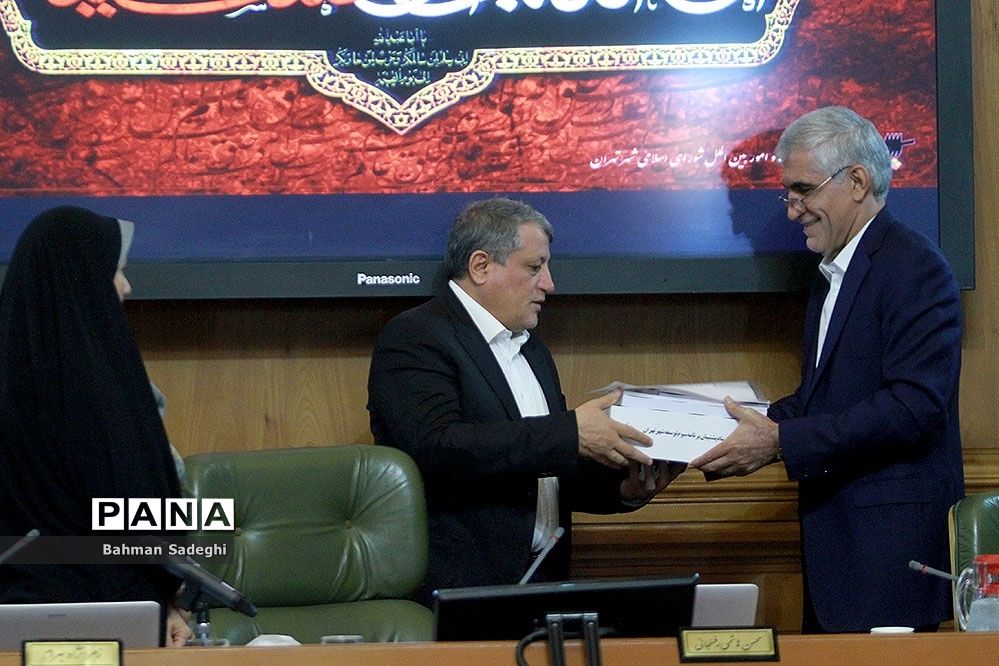 تقدیم برنامه پنج ساله سوم به شورای شهر