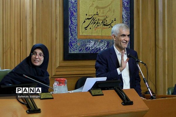 تقدیم برنامه پنج ساله سوم به شورای شهر