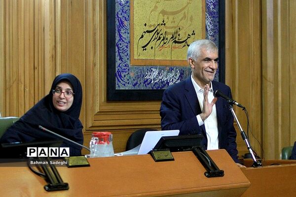 تقدیم برنامه پنج ساله سوم به شورای شهر