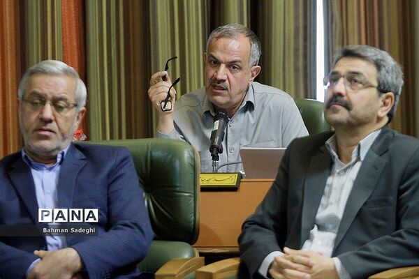تقدیم برنامه پنج ساله سوم به شورای شهر