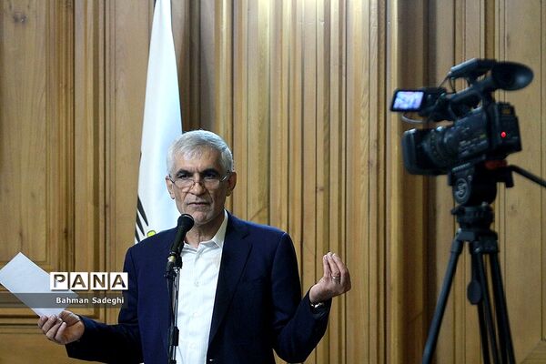 تقدیم برنامه پنج ساله سوم به شورای شهر