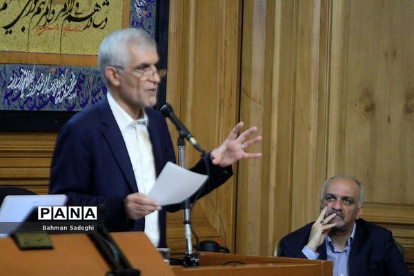 تقدیم برنامه پنج ساله سوم به شورای شهر