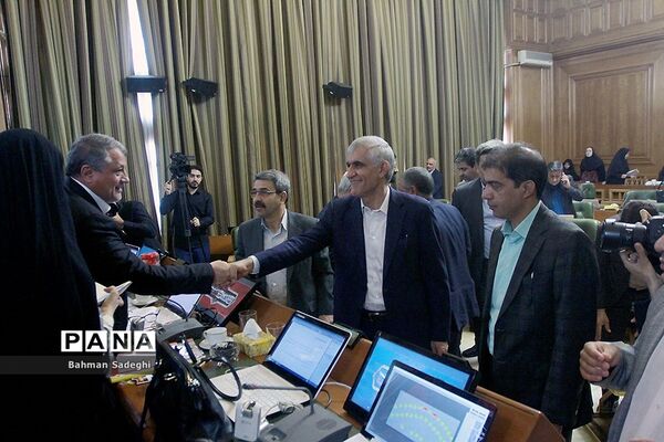 تقدیم برنامه پنج ساله سوم به شورای شهر