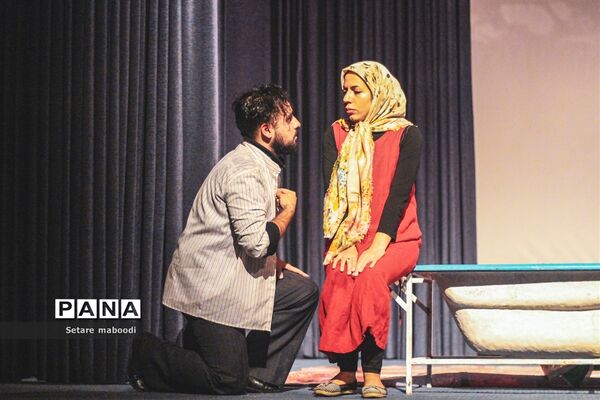 اجرای نمایش «قرار»