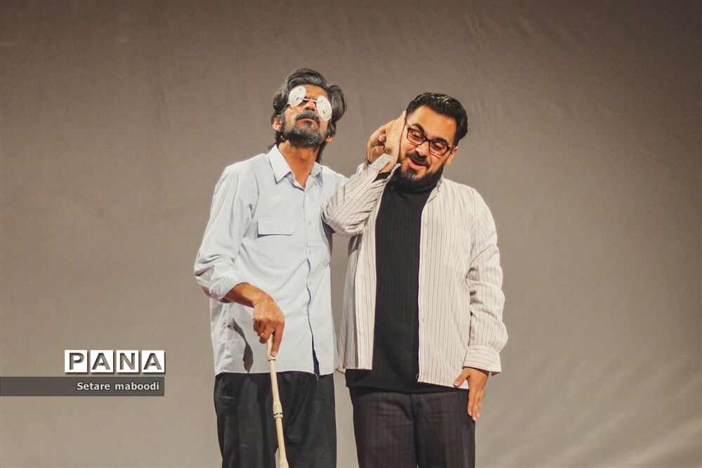 اجرای نمایش «قرار»