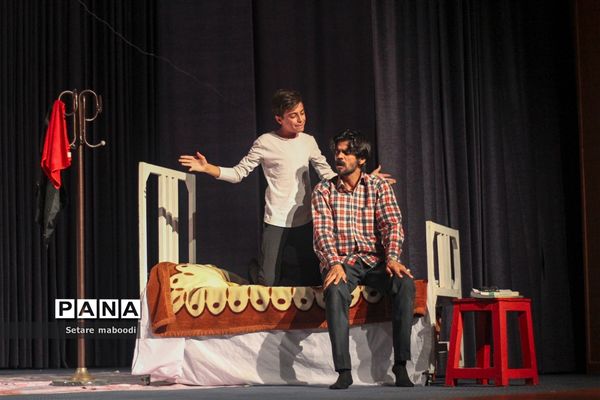 اجرای نمایش «قرار»