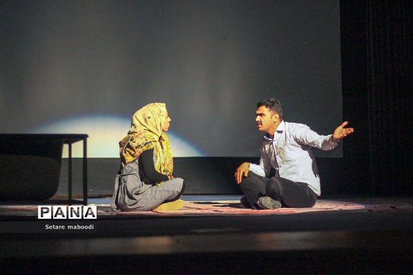 اجرای نمایش «قرار»