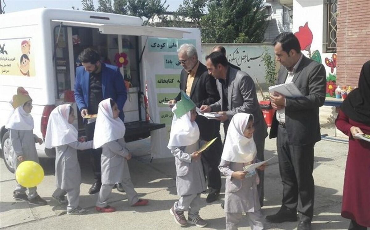 کودکان روستاهای گالیکش صاحب کتابخانه سیار شدند