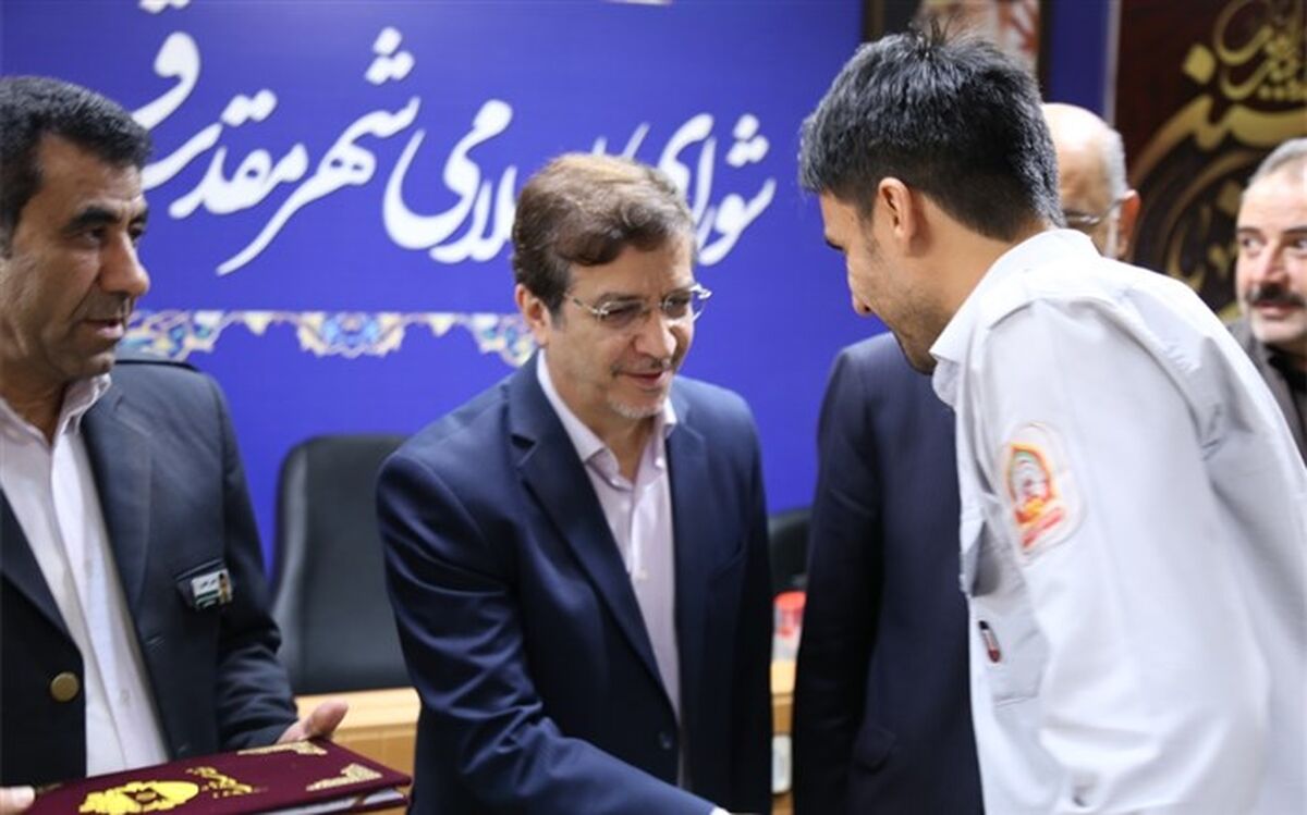تجلیل از آتش نشانان برتر قم
