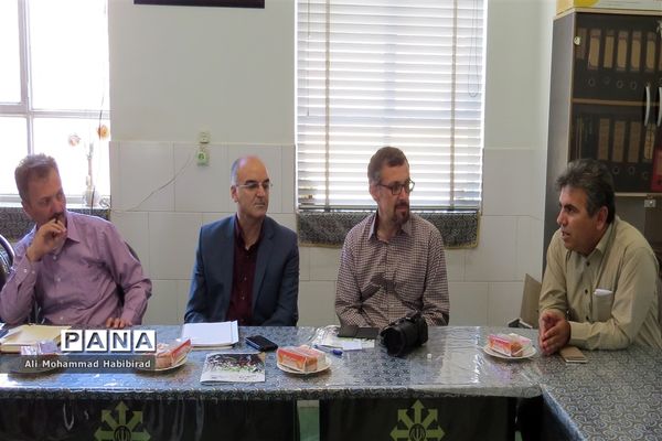 جلسه رابطین پژوهشی دبیرستان‌های استعدادهای درخشان دوره اول و دوم استان یزد با رئیس اداره استعدادهای درخشان