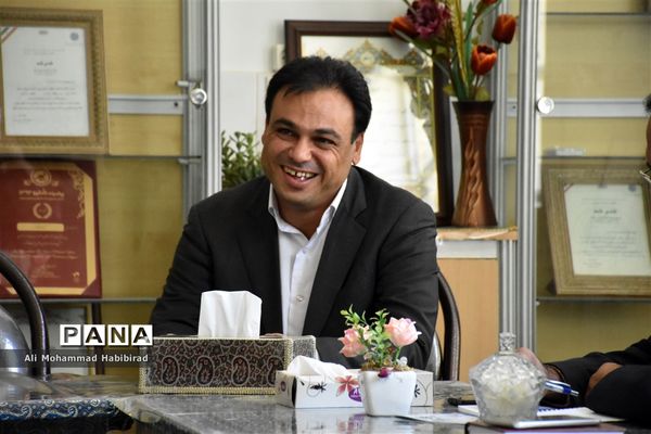 جلسه رابطین پژوهشی دبیرستان‌های استعدادهای درخشان دوره اول و دوم استان یزد با رئیس اداره استعدادهای درخشان