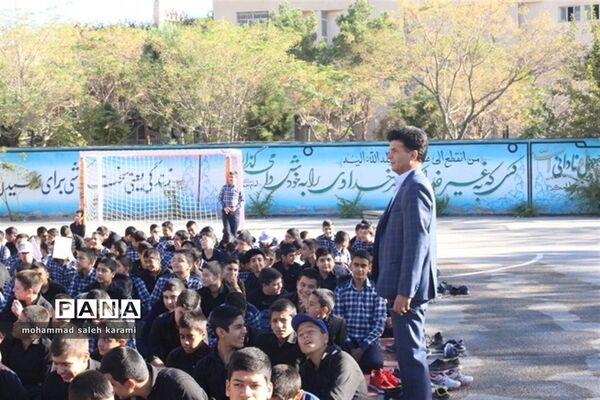 مراسم زیارت عاشورا مدرسه آیت الله سعیدی ناحیه 2 کرمان
