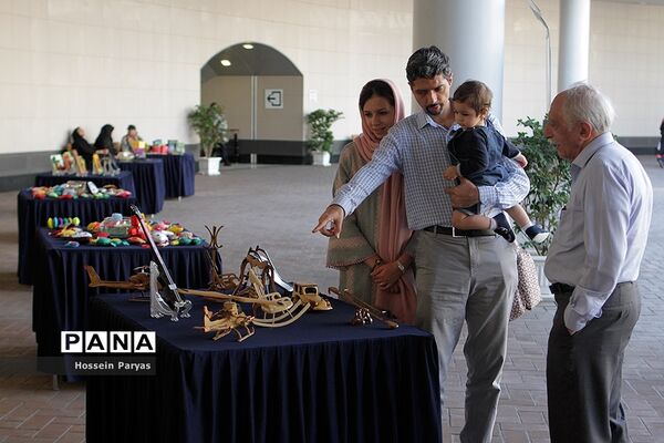 نمایشگاه آثار هنری جانبازان اعصاب و روان