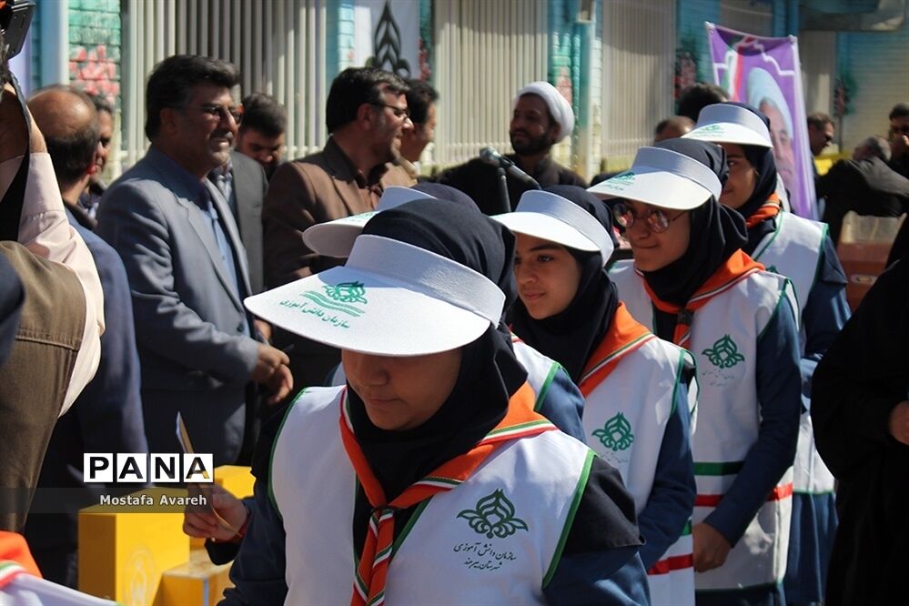 مراسم جشن عاطفه‌ها در مدرسه متوسطه شاهد دختران بیرجند