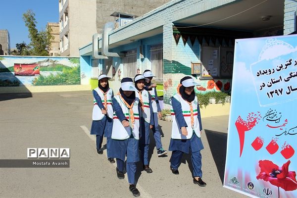 مراسم جشن عاطفه‌ها در مدرسه متوسطه شاهد دختران بیرجند