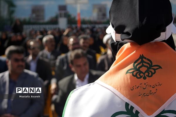 مراسم جشن عاطفه‌ها در مدرسه متوسطه شاهد دختران بیرجند